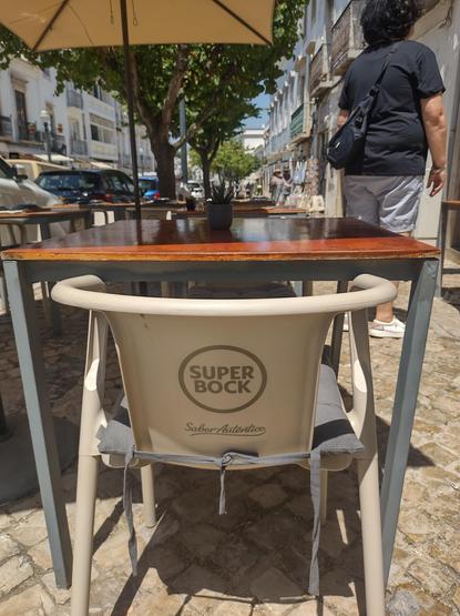 Restaurantstuhl,.auf der Lehne "Super Bock"-Logo
