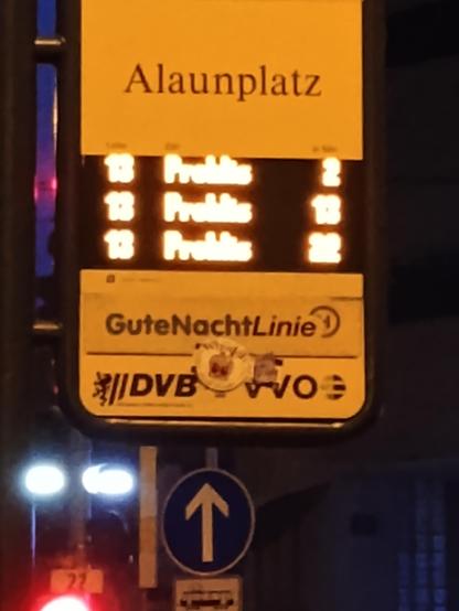 Anzeige der Straßenbahnhaltestelle. Auf zum Zahnarzt & der elendigen Warterei dort. Ich hab n Rätselheft dabei. 🙄